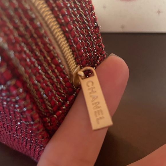 Chanel Cosmetic Bag - Picture 5 of 9